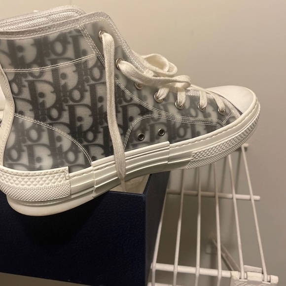 Good as new has box no sole in shoes worn 3 times - Picture 2 of 6